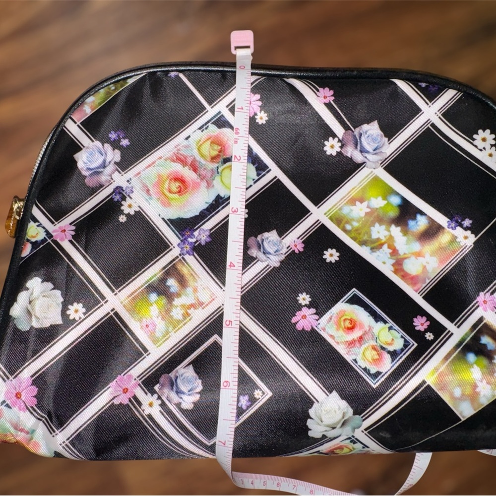 Floral Black Makeup Travel Pouch - Picture 4 of 4